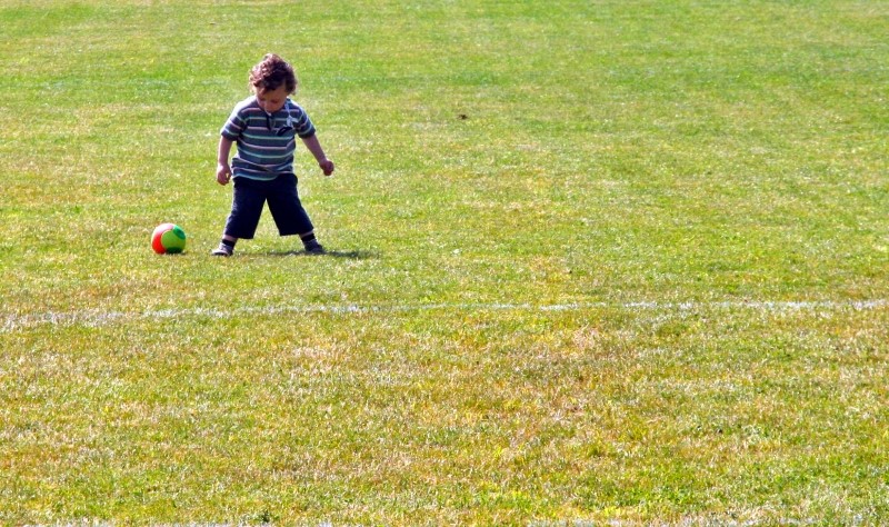 niño pelota Laurence